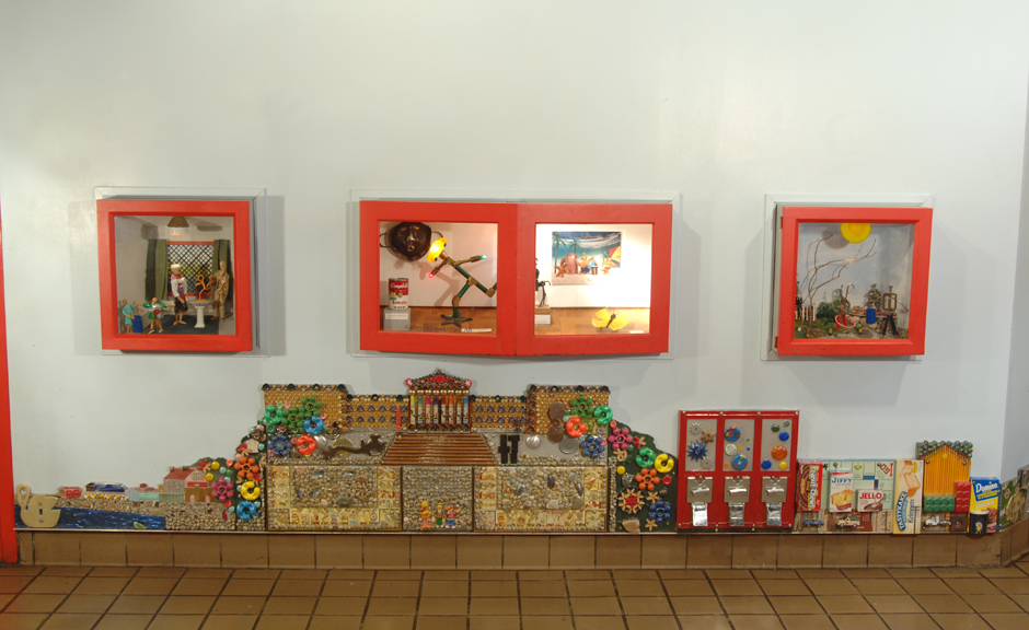 Above the buildings are three dioramas that encourage the recycling and reuse of materials. 
